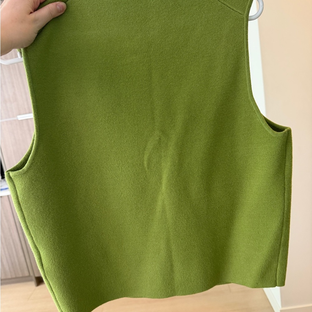 Abercrombie & Fitch luxloft sweater vest v neck top with gold buttons with tags - Picture 4 of 4